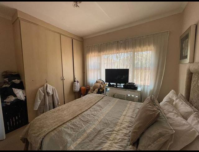 2 BEDROOM APARTMENT FOR SALE IN LONEHILL